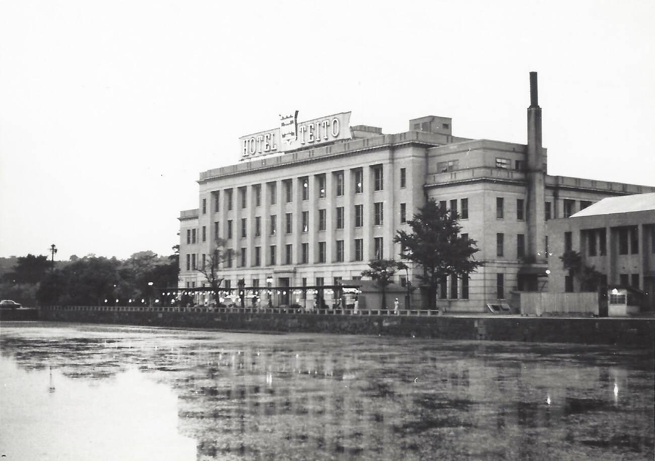 #40 Canal near Annex Ave, Tokyo, 1954.