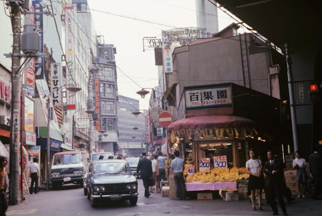 #34 Tokyo fruit market, June 1972