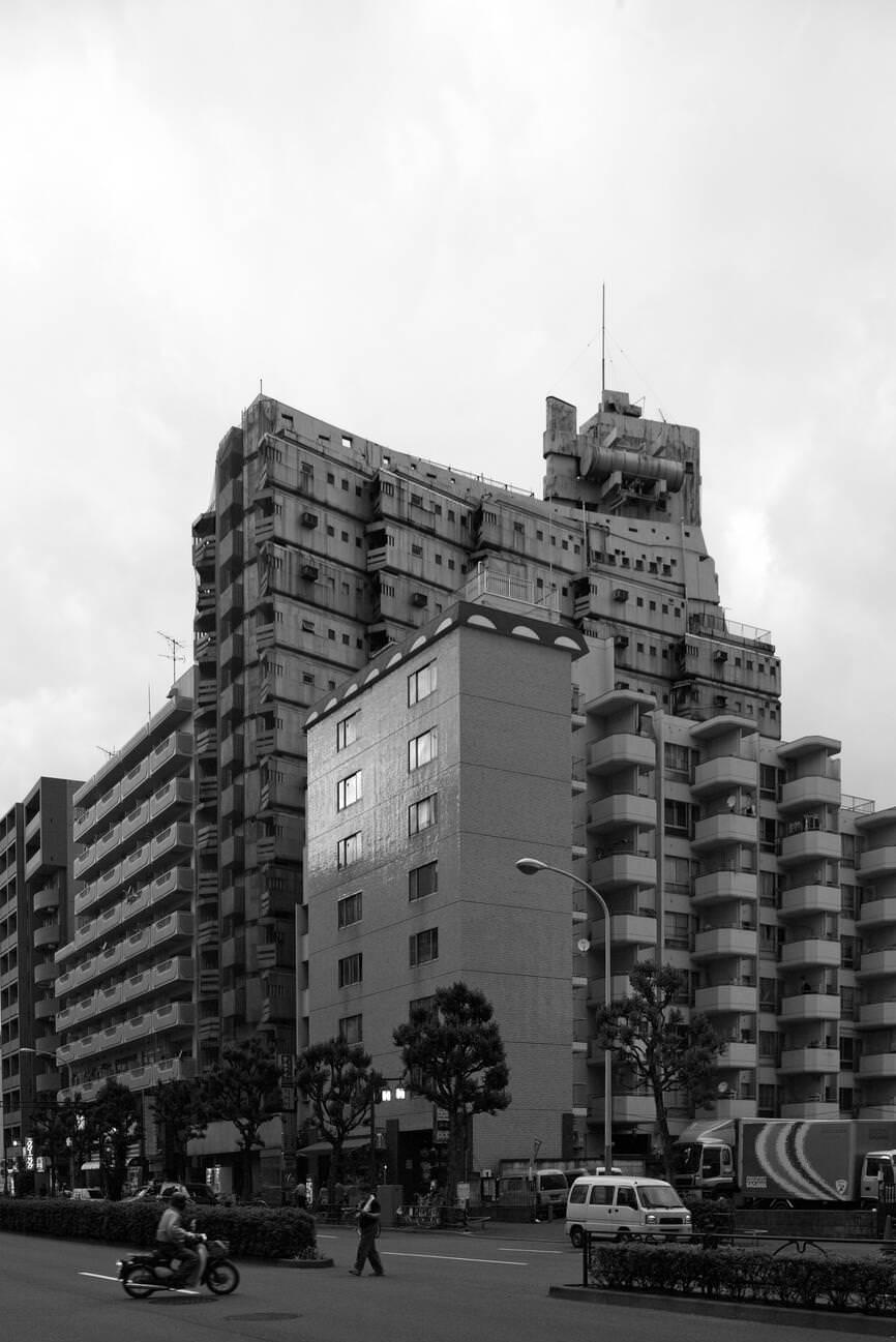#49 New Sky Building by Yoji Watanabe in Shinjuku, Tokyo, 2010.