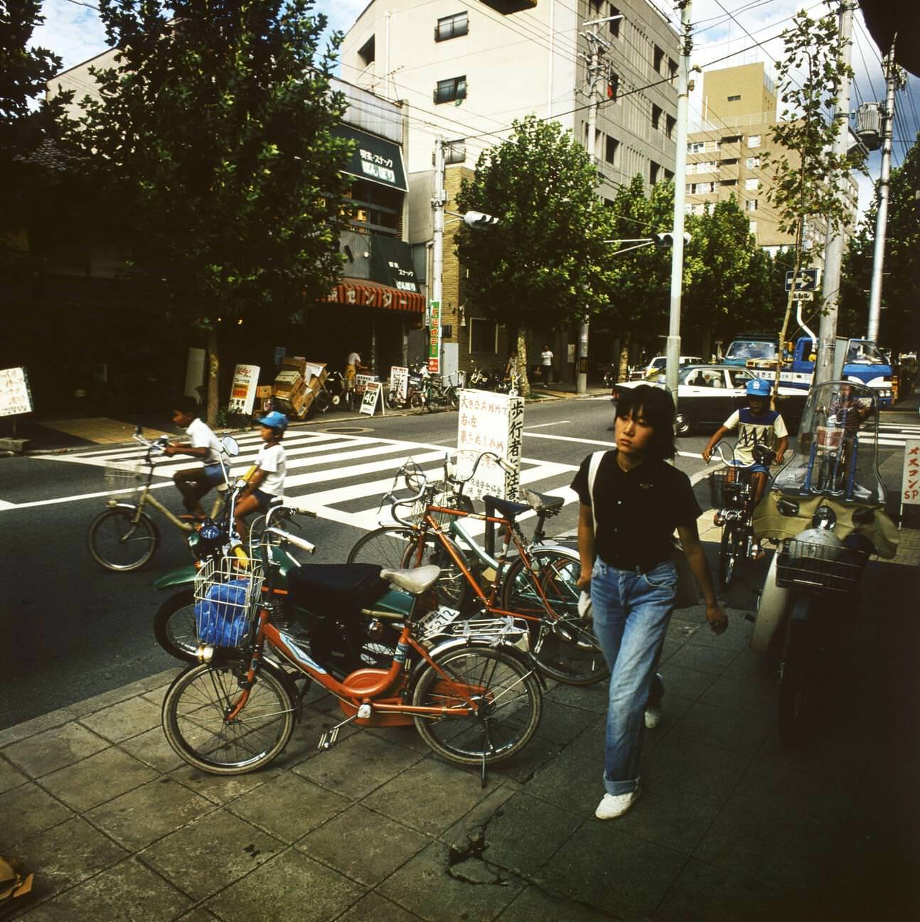 #102 Street scene, Tokyo, 1970s.