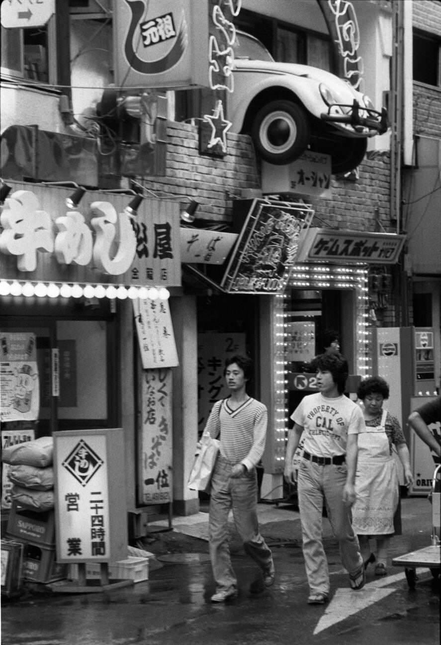 #123 Street life. Tokyo, 1979.