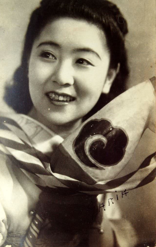 #15 Classic beauty, the writing may say ‘Maria’, 1940s.