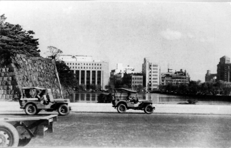 #21 Jeeps in front of the Dai-Ichi Building, 1940s.