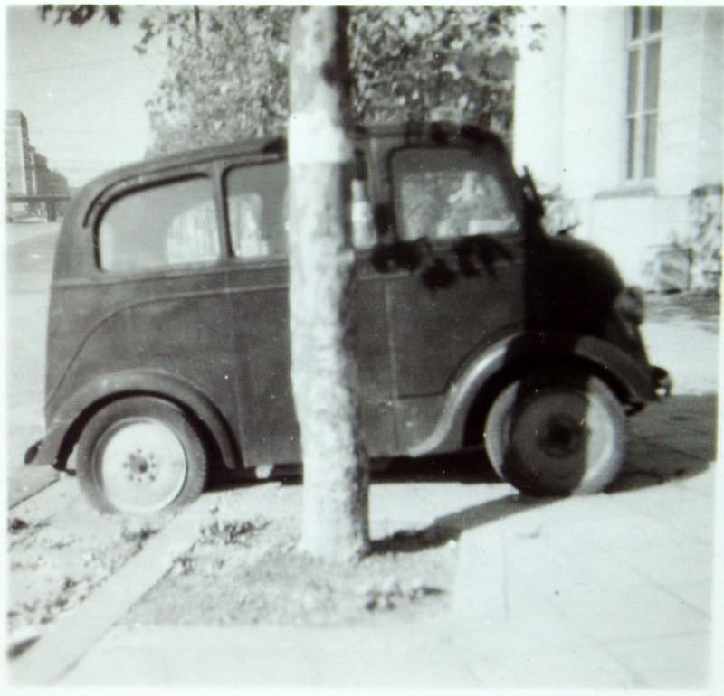 #37 Most cars in Tokyo are this size, 1940s.