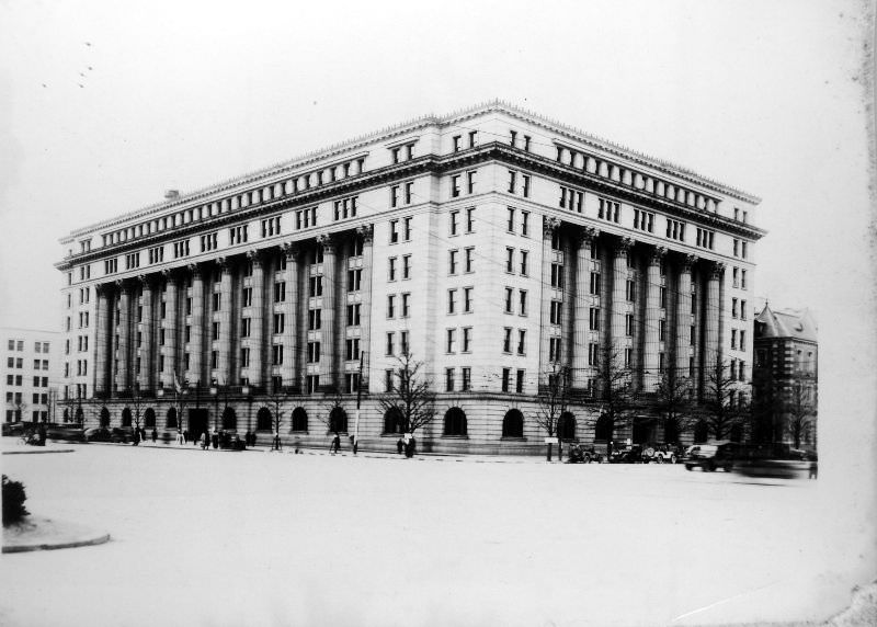 #42 The Meiji Seimei Kan Life Insurance Building on Hibiya Dori in Marunouchi, 1940s.