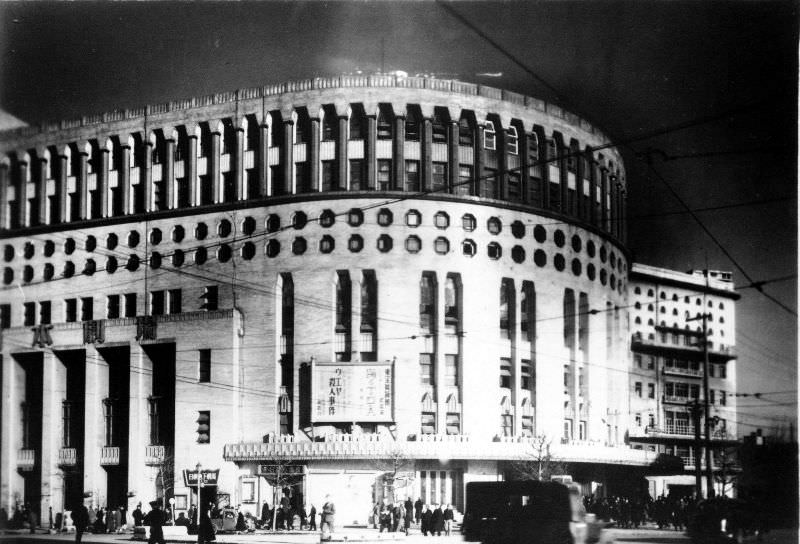 #44 The Nichigeki theatre, Ginza, 1940s.