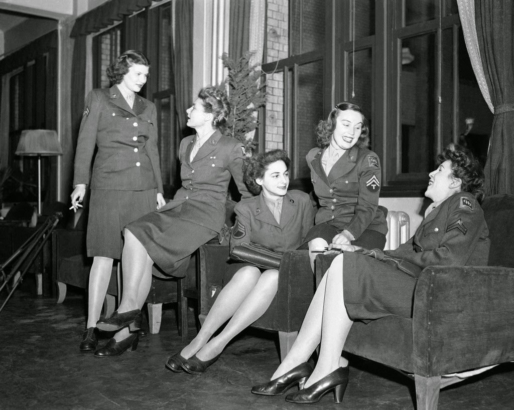 #65 Group of WACs pose in a Tokyo lounge, 1947.
