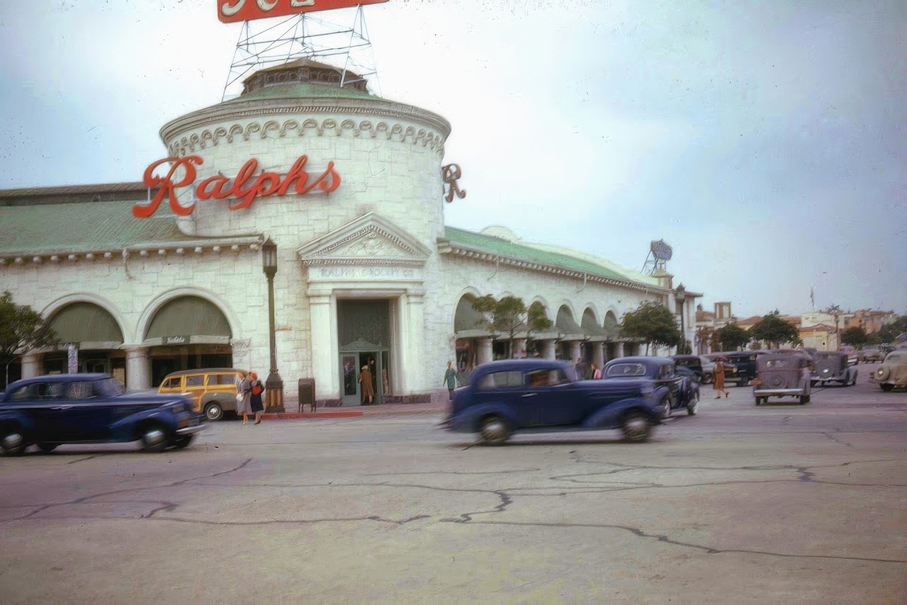 #16 Ralph’s Grocery Store, 1940s.