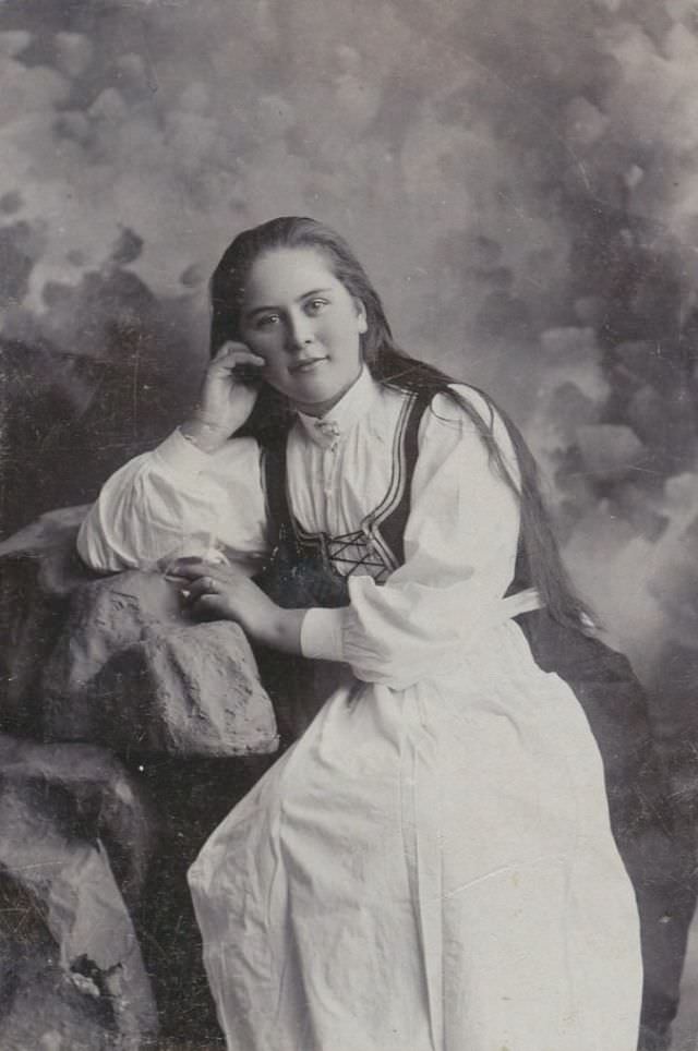 #10 Norwegian girl, Trondhjem, Norway studio