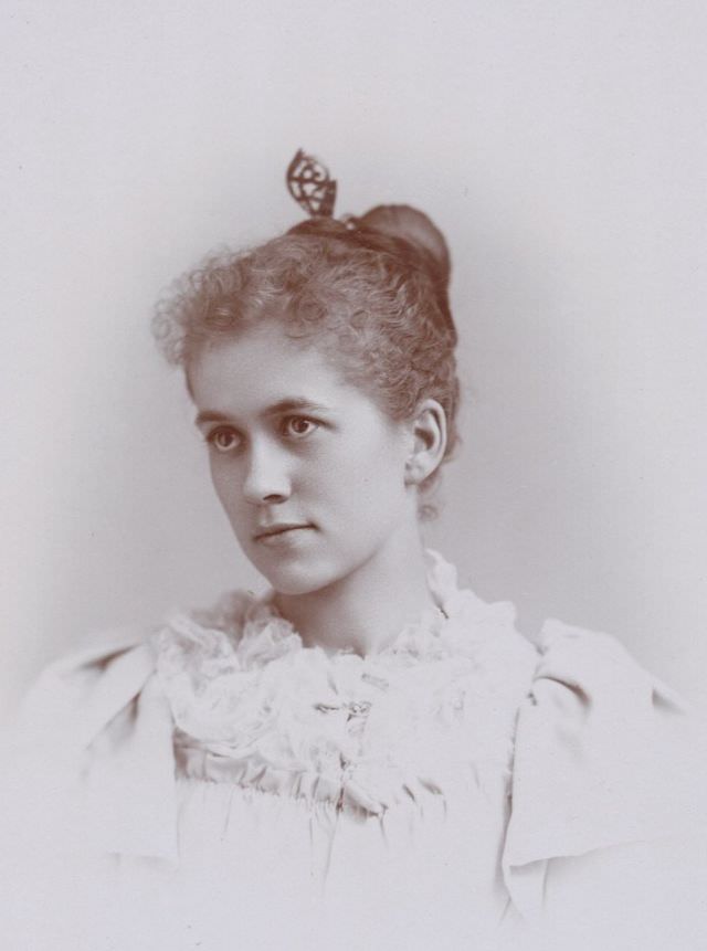 #14 Studio portrait of young woman, Chicago, Illinois