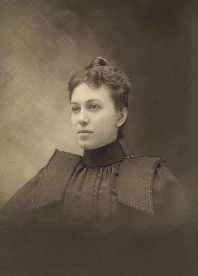 #17 Woman in black, Omaha, Nebraska studio