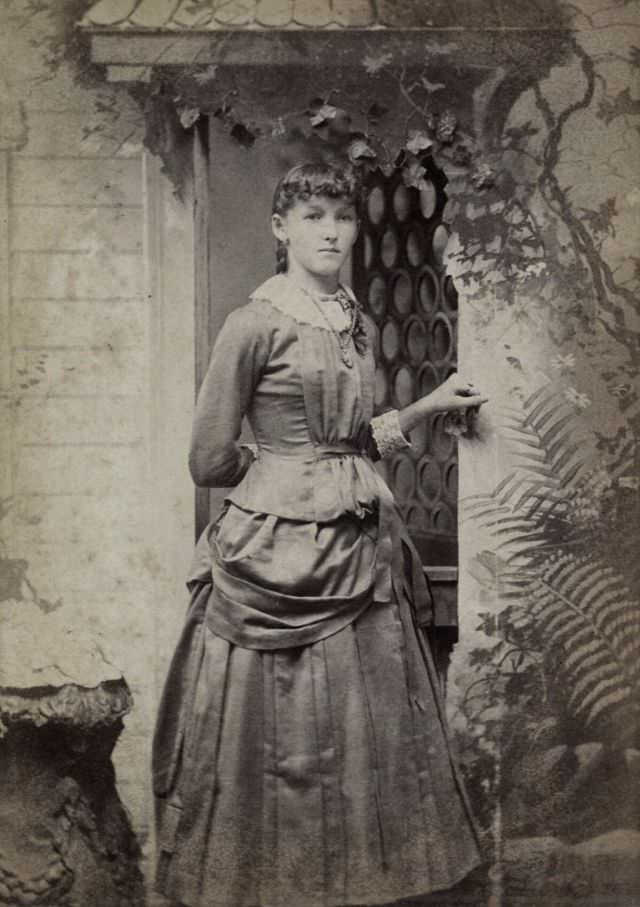 #22 Young woman in springtime, Sunbeam Gallery, Peoria, Illinois