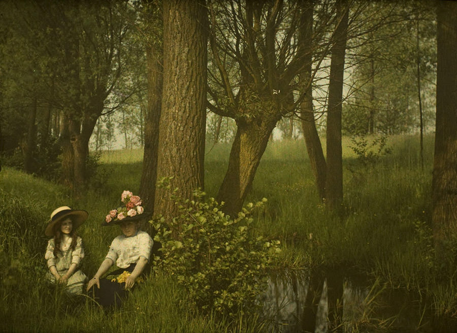 #21 Woman and girl by a brook, 1910