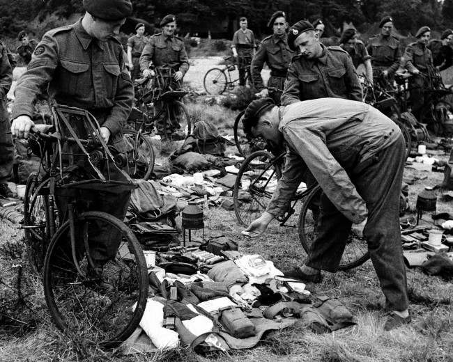 #30 Members of a British special service commando are having their kits checked before leaving for the Allied landing operations, 1944.