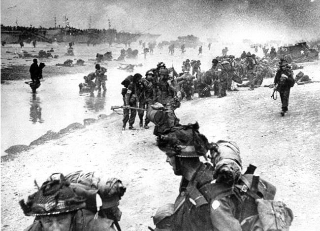 #41 Wounded British troops from the South Lancashire and Middlesex regiments are being helped ashore, 1944.
