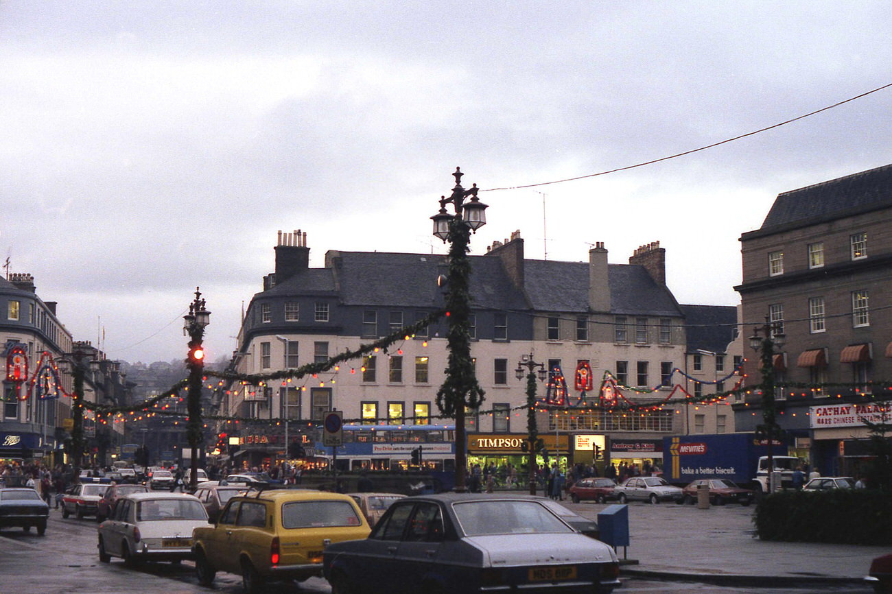 #20 Christmas decorations, City Square, 1983