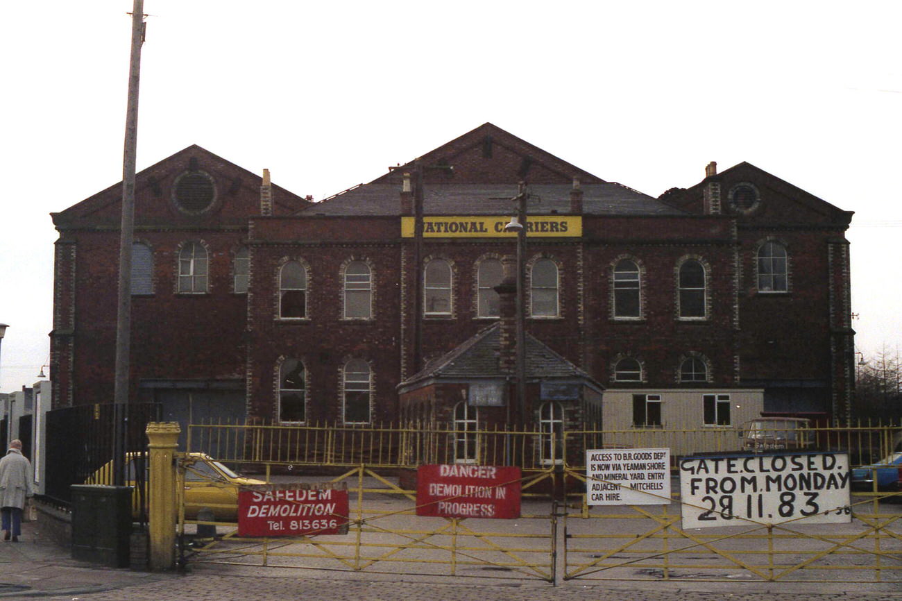 #23 Dundee West goods station, 1983 At the end of 1983, demolition was under way on the massive Dundee West goods shed in South Union Street.