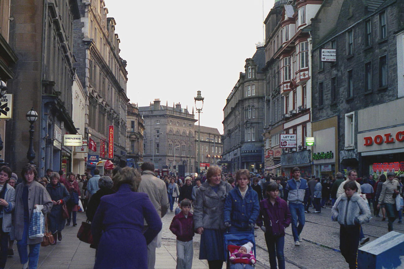 #24 Winter Saturday in the Murraygate, 1984 It’s a typical Saturday, ‘doon the toon’.