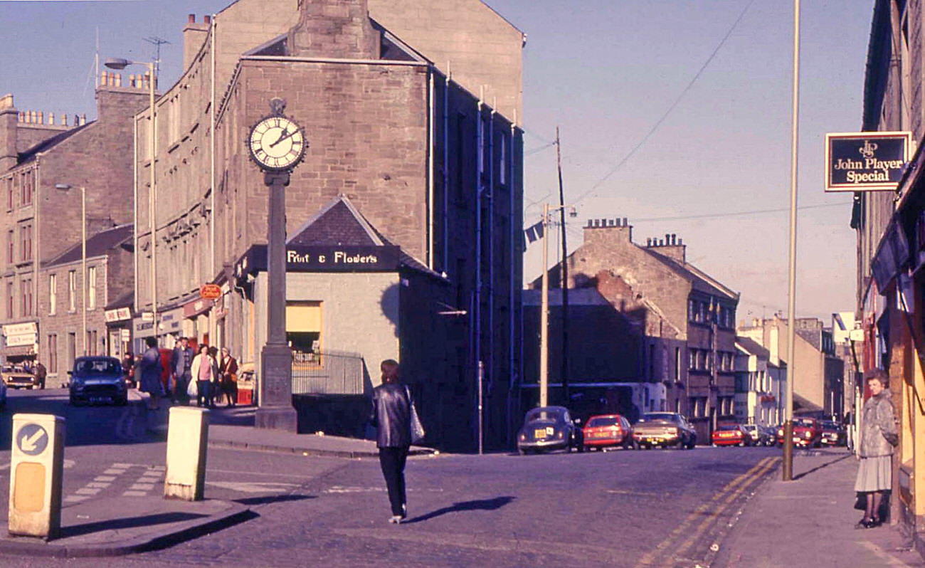 #40 Hilltown Clock and Mains Road, 1985