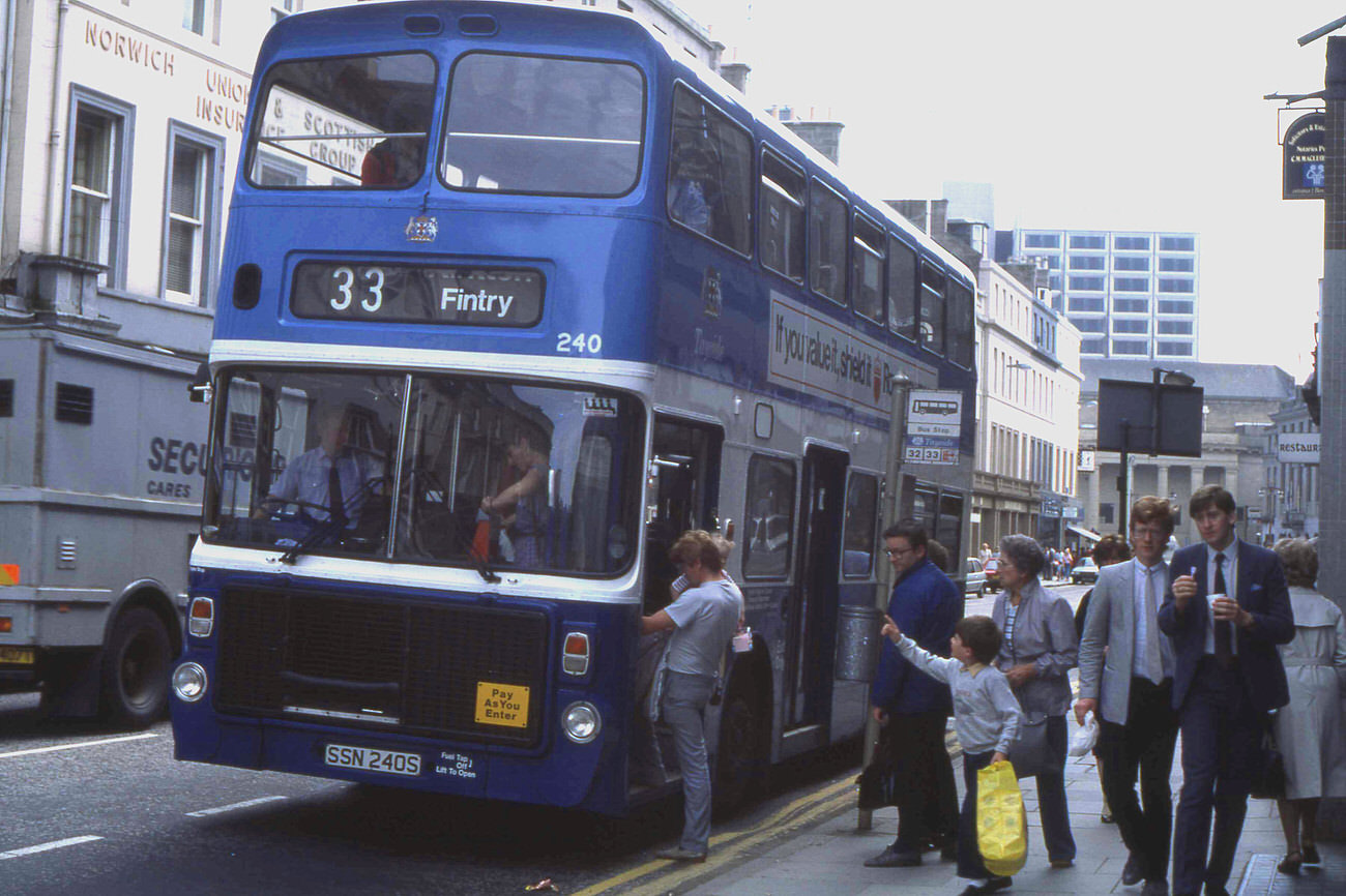 #48 Volvo Ailsa in Reform Street, Dundee, 1985