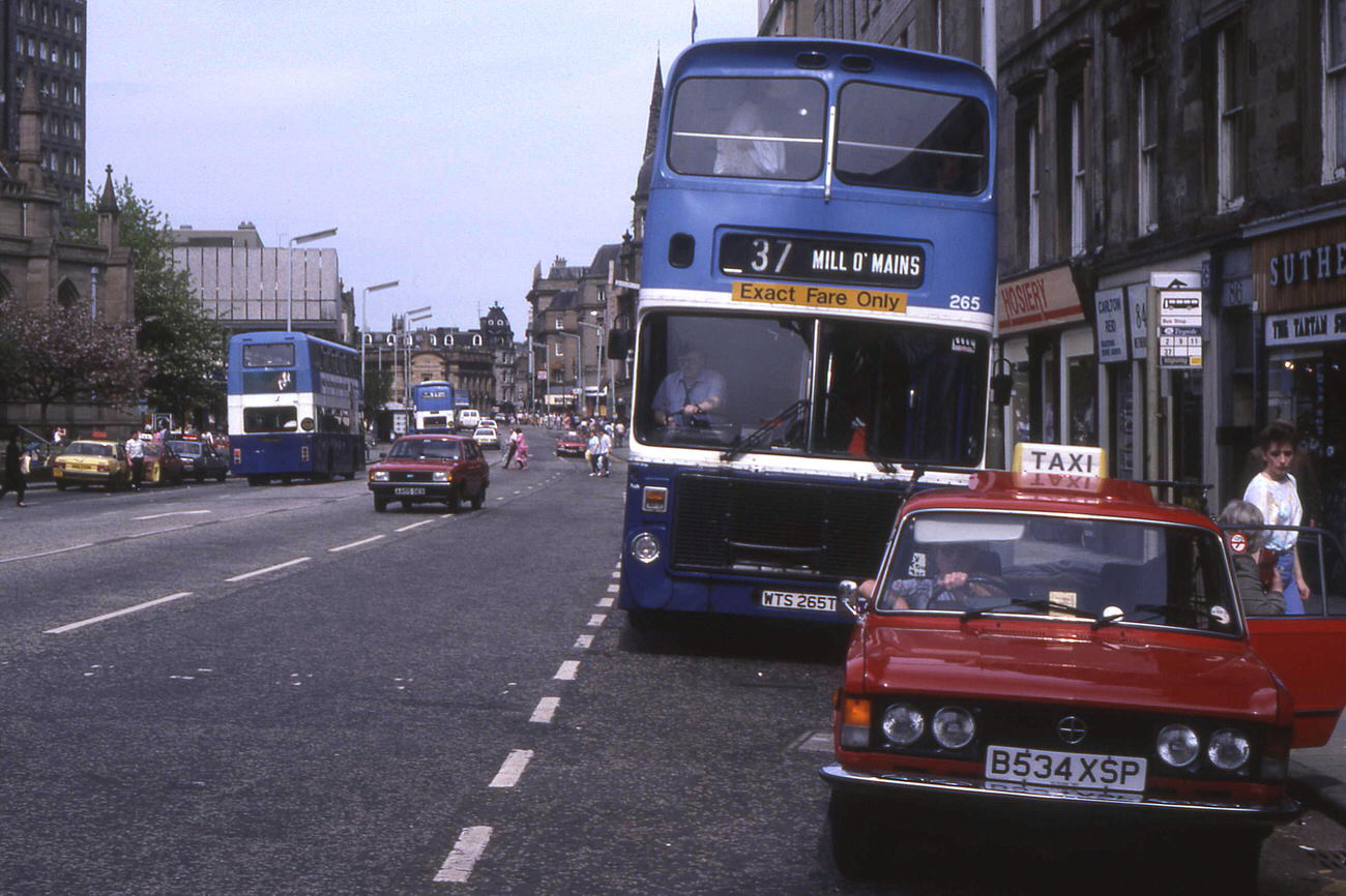 #65 Buses and taxis in the Nethergate, Dundee, 1986