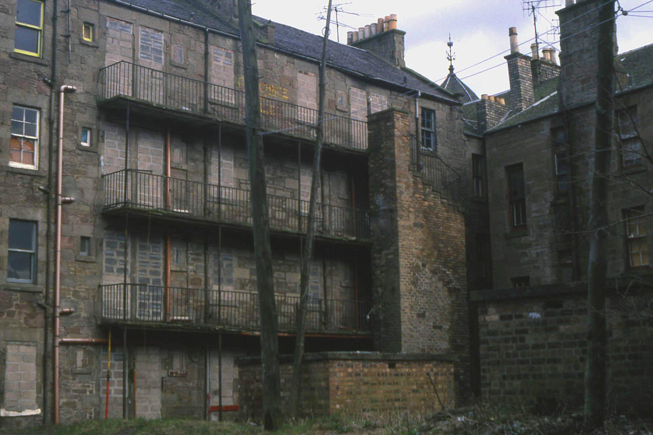 #73 Back of Gardner’s Lane and Lochee Road, 1988