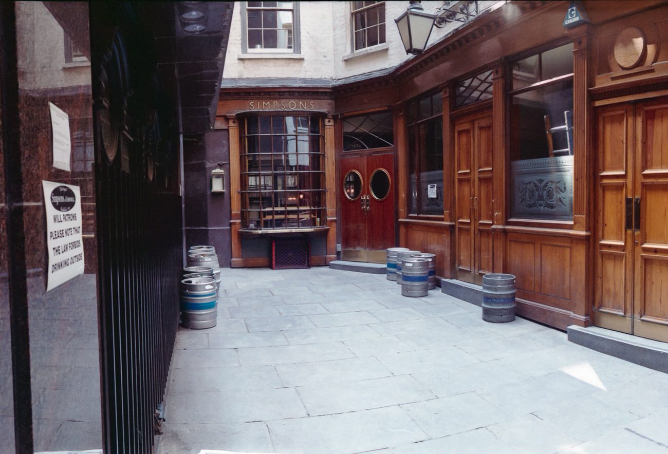 #6 Simpsons, Chop House, Ball Court, City, 1992