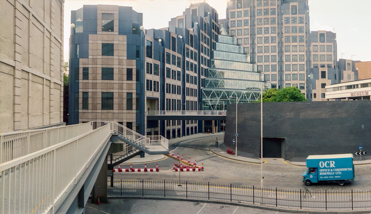#19 Rotunda, London Wall, Aldersgate St, City, 1992