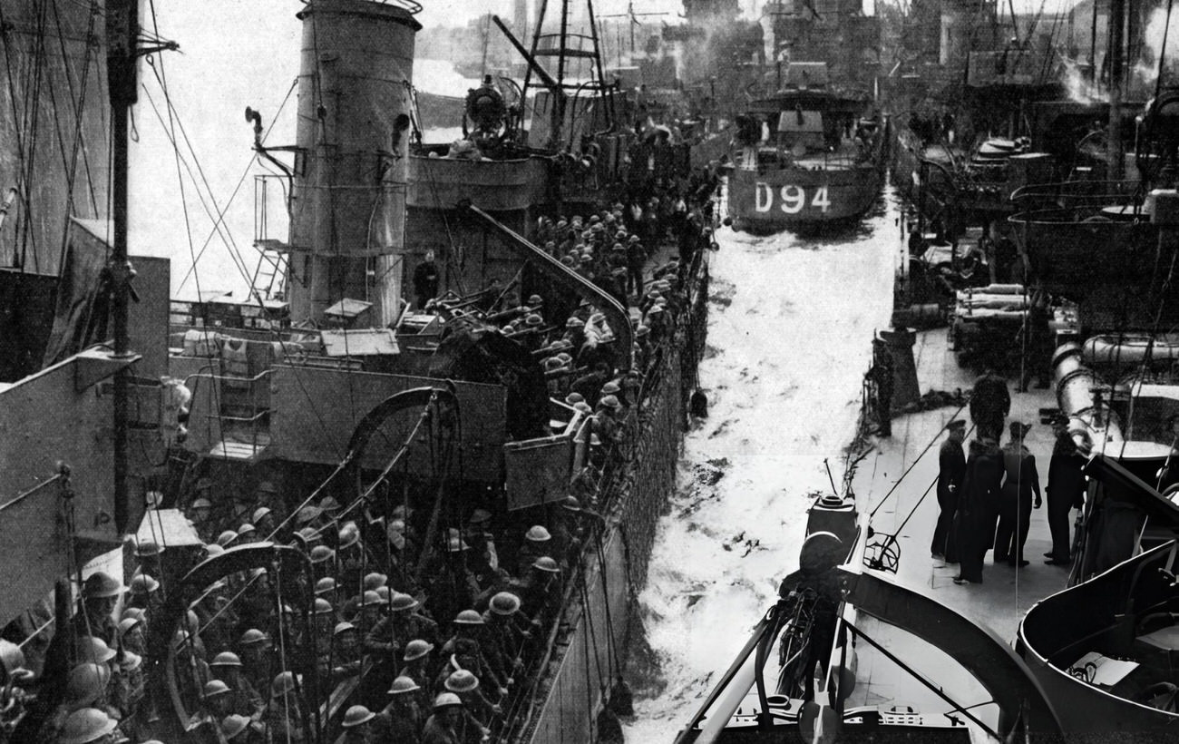 #24 Operation Dynamo, the evacuation of British and Allied troops from Dunkirk 27 May to 3 June 1940. Members of the British Expeditionary Force on a Royal Navy vessel docking back in Britain, 1940.
