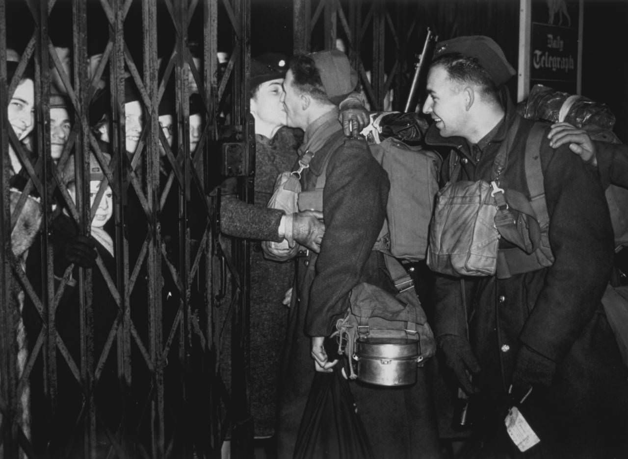 #7 Soldiers from the British Expeditionary Force returning to France after leave, 1940.
