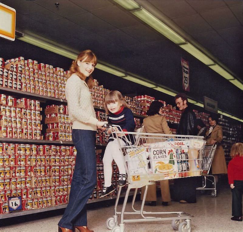 #18 Grocery shopping in the 1970s.