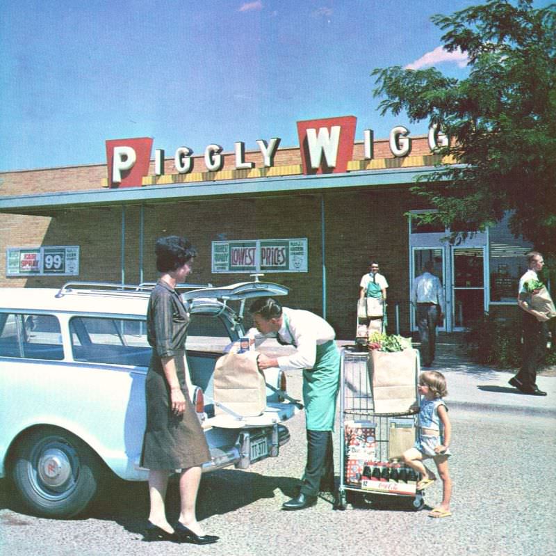 #5 Mother shopping with daughter at Piggly Wiggly, circa 1960s.