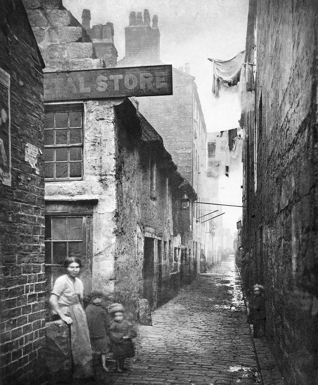 #30 Victorian slums. Working class housing in Glasgow, 1871