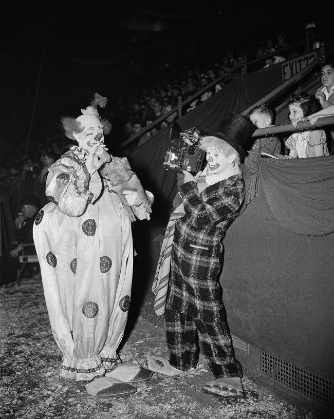 Bizarre vintage photos of Clowns that Look Like They’re Serial Killers and Perverts Weird