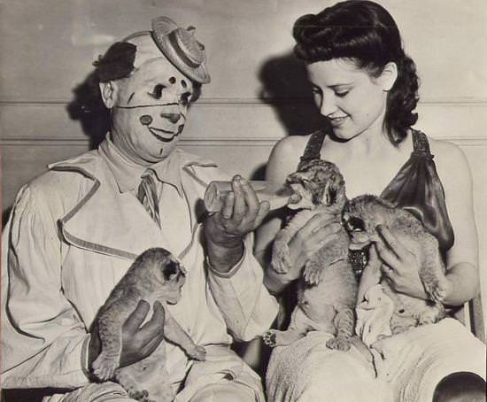Bizarre vintage photos of Clowns that Look Like They’re Serial Killers and Perverts Weird