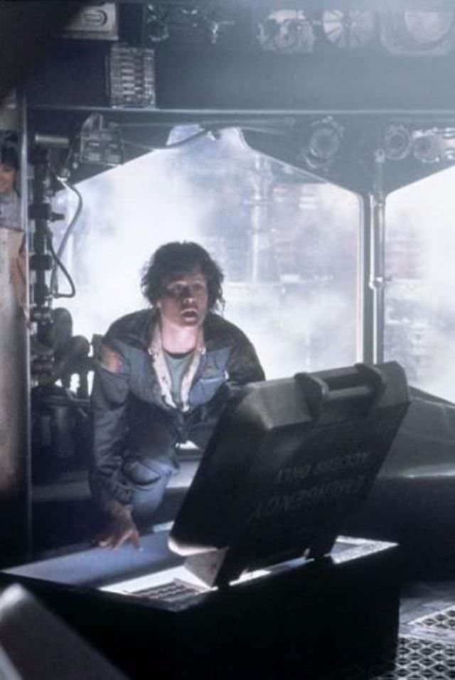 Stunning Behind-the-Scenes Photos from the Making of Alien (1979) Movies