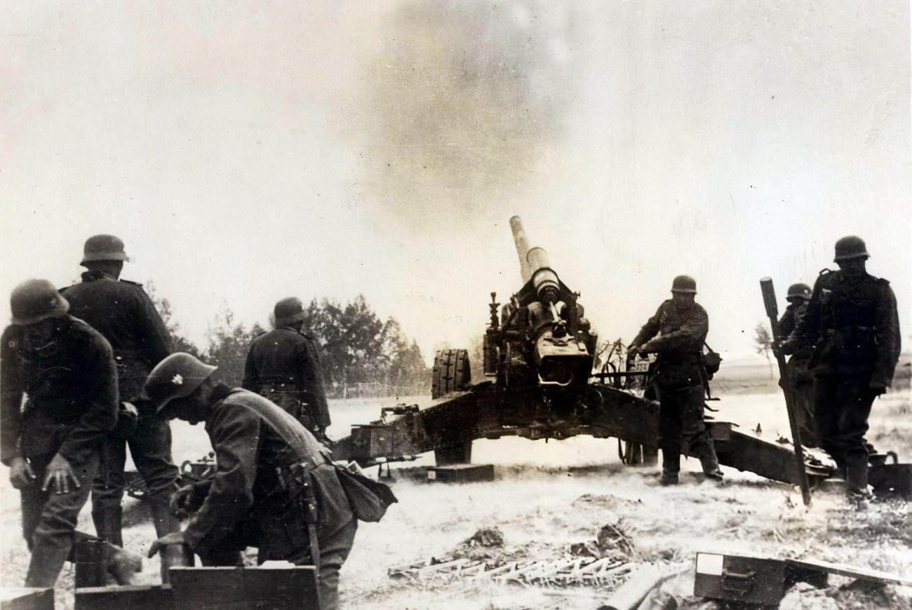 #13 German troops in action during the Battle for Stalingrad, 1942.
