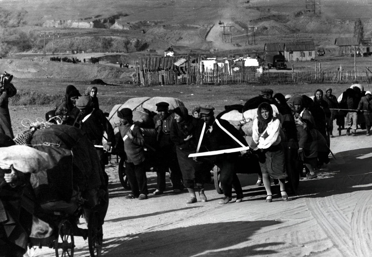 #25 Refugees leaving Stalingrad with hand drawn cars filled with their possessions, 1942.