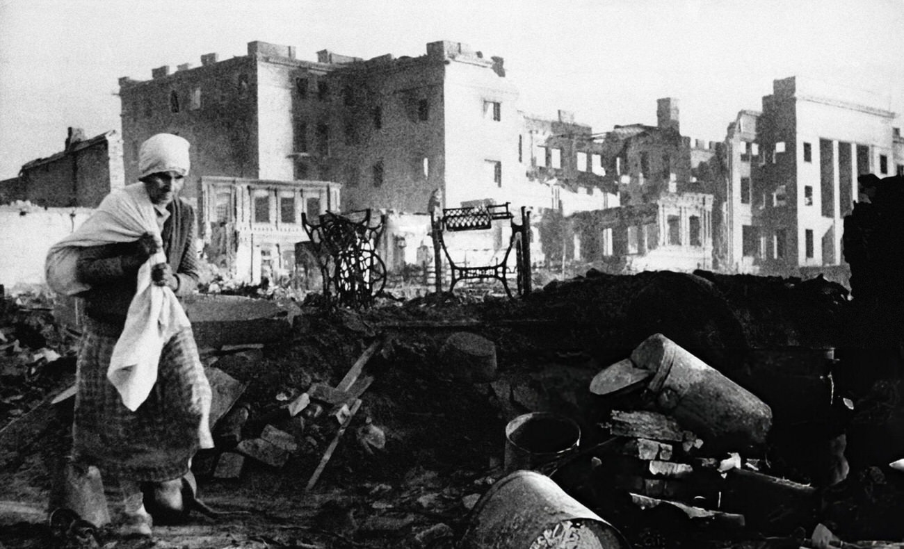 #26 A woman crossing the ruins of Stalingrad, 1942.