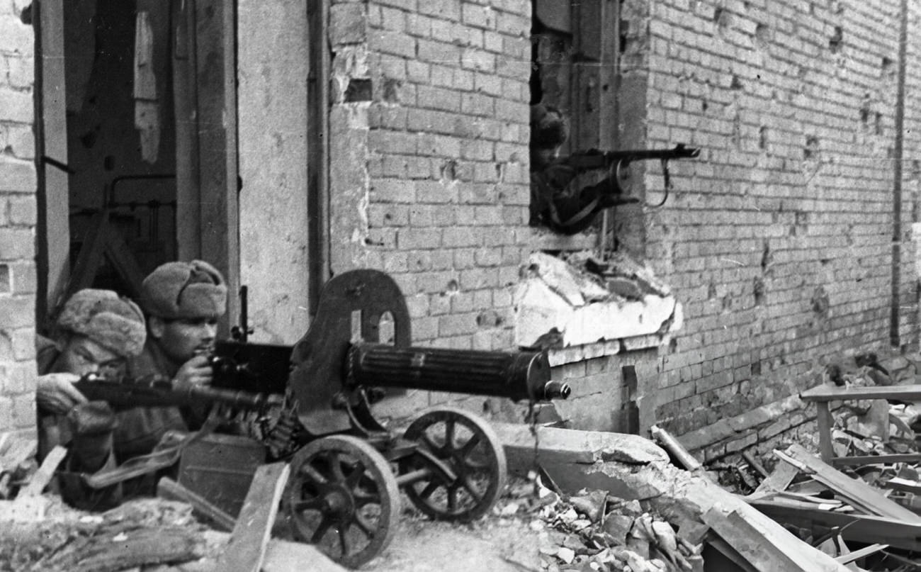 #37 Soviet guardsmen firing on German automatic riflemen, 1942.