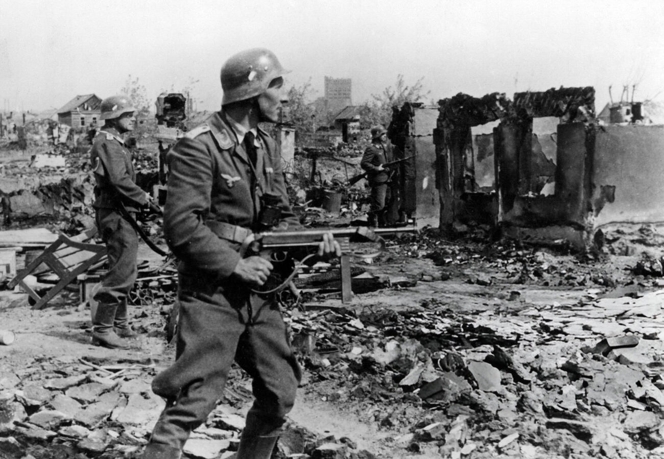 #57 Luftwaffe’s German soldiers mopping up the area of Stalingrad, 1942.