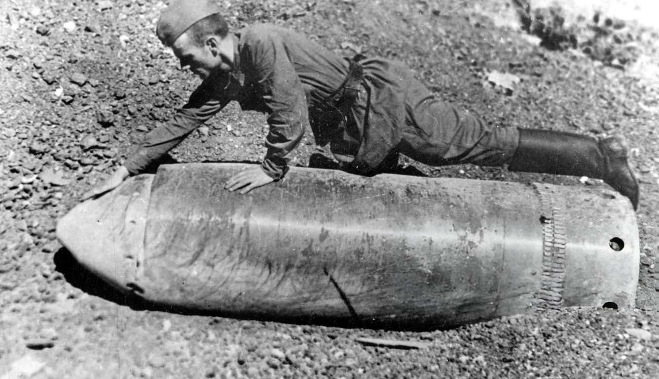 #7 A Soviet soldier examines a huge-calibre projectile fired at Stalingrad by the Germans, 1942.