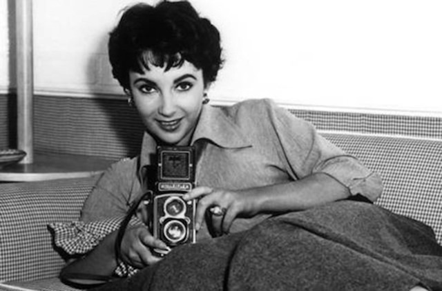#4 Liz Taylor with a Rolleiflex