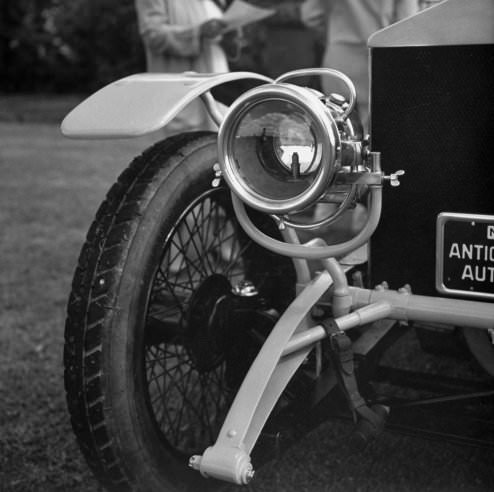 Capturing Elegance: Walker Evans’ Timeless Photographs of Classic Rolls-Royce Automobiles Vehicles &;