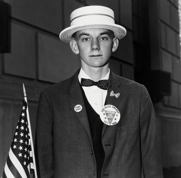 Cults, Freaks and Giants: The Photography of Diane Arbus and the Beauty of the Outsider Photography
