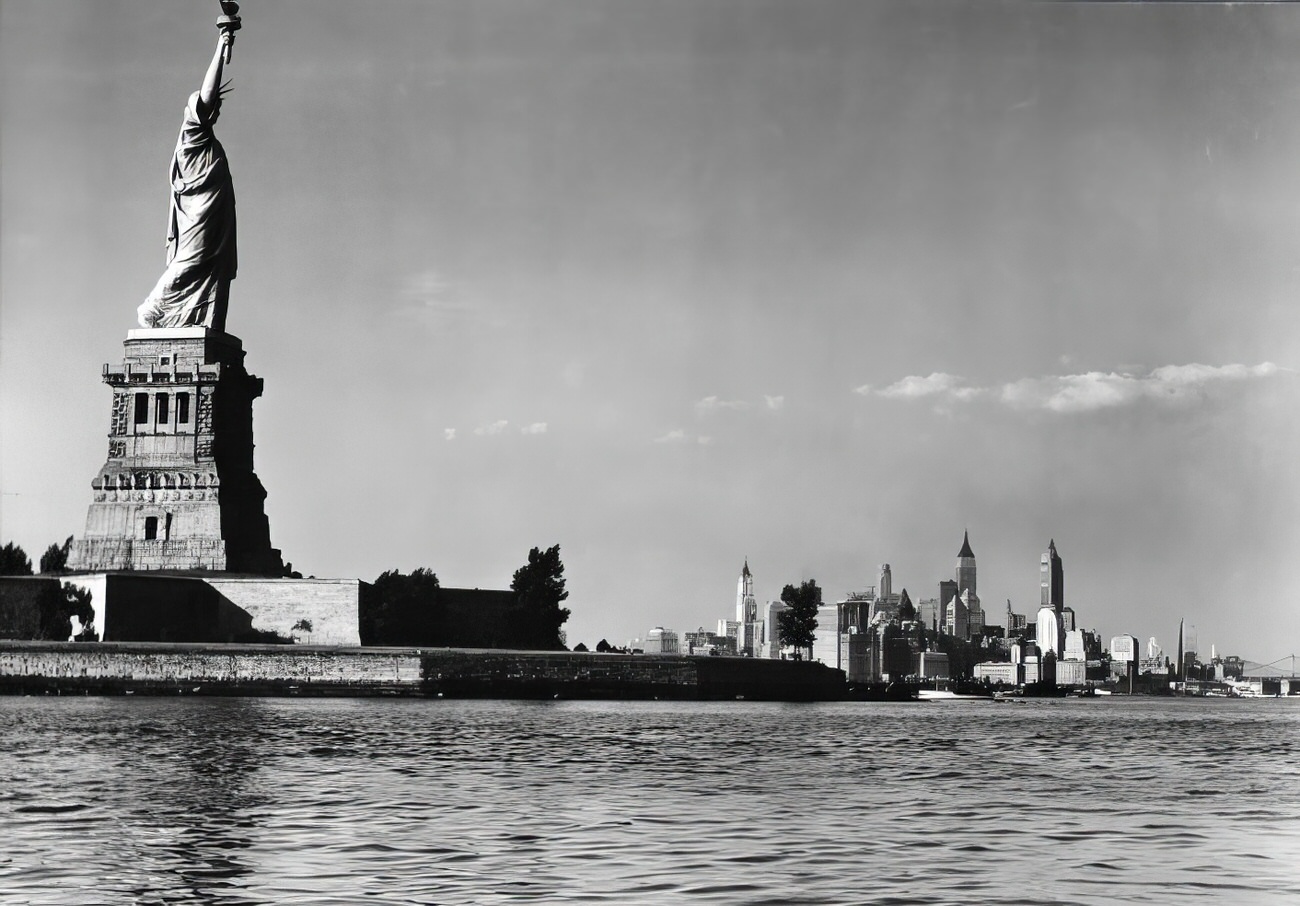 #5 The Statue of Liberty and the New York skyline, 1939