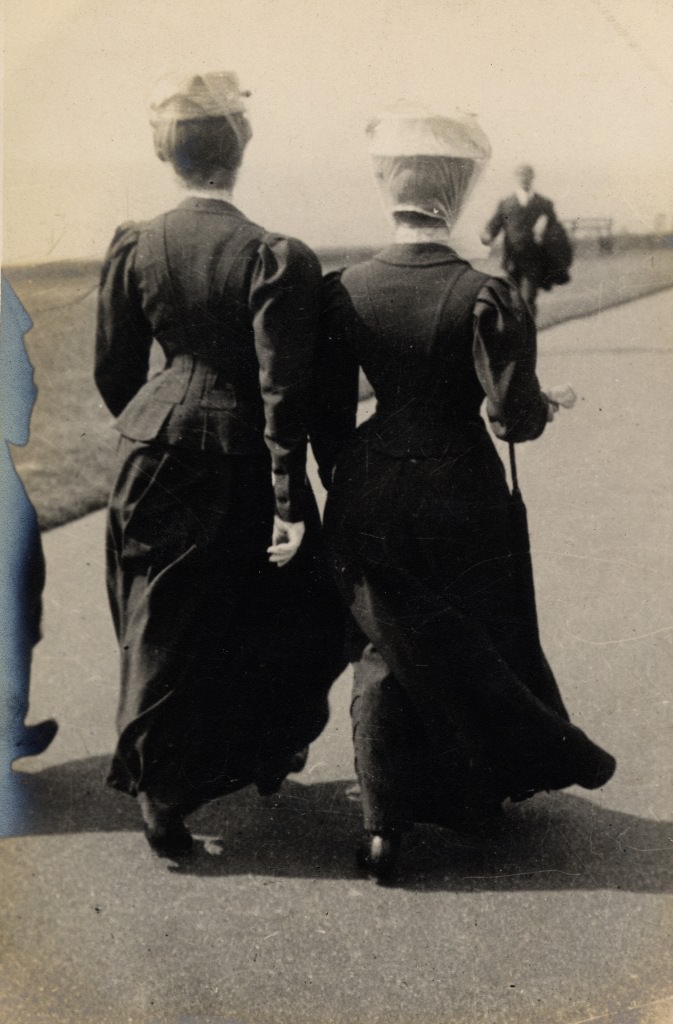 #3 Even on the beach, where Sambourne is still catching women unawares.