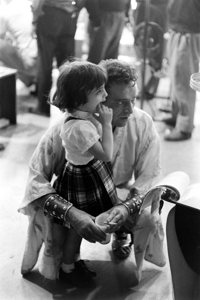 #10 Richard Burton and his future stepdaughter, Liz Taylor and Mike Todd’s daughter Liza, 1962.