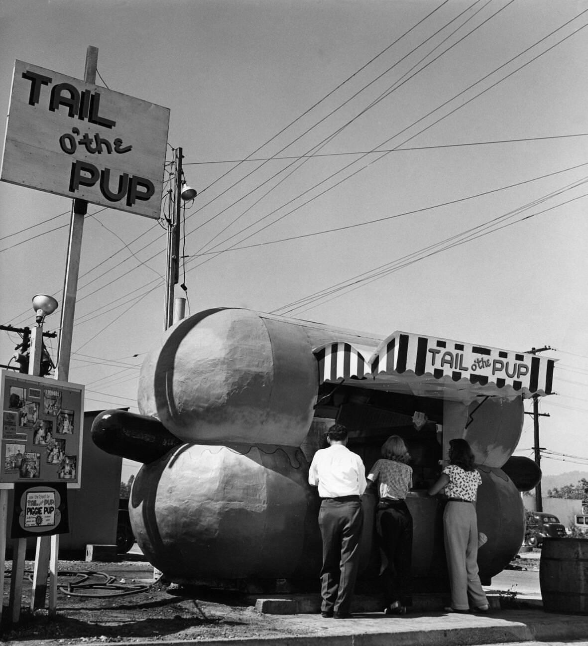 #3 Tail o’ the Pup hot dog vending stand in Hollywood, 1950s.