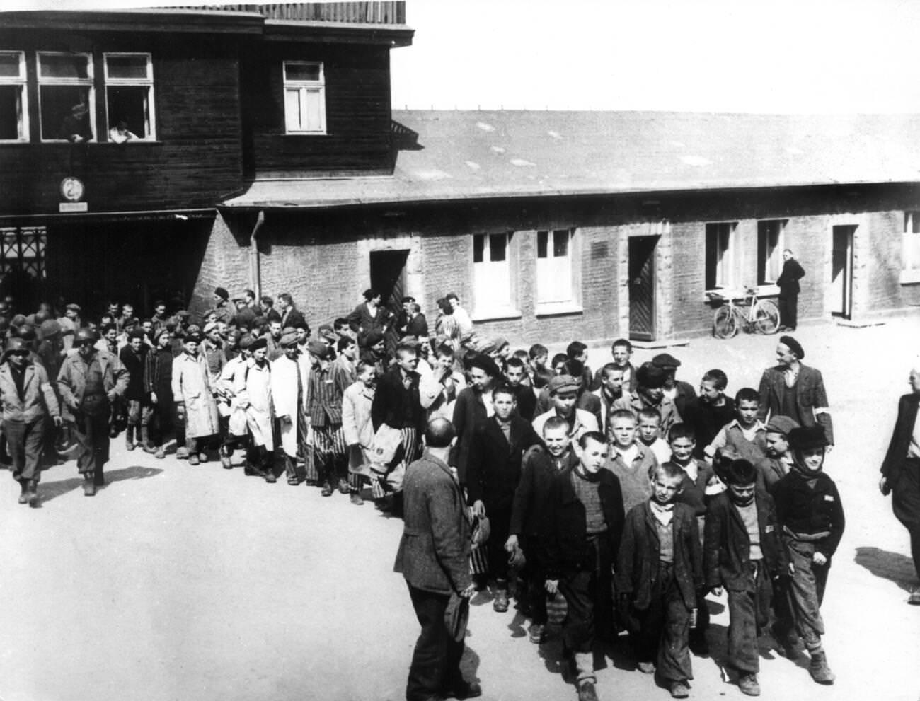 #18 After the liberation of Buchenwald concentration camp, soldiers of the 3rd US Army are leading children and young people to the American sanitary station, 1945.